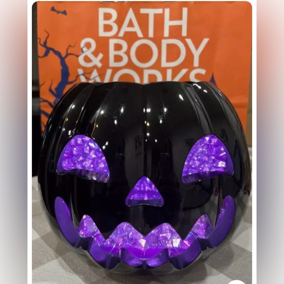 Bath & Body Works Other - 🆕☠️🎃 BATH & BODY WORKS HALLOWEEN LIMITED EDITION 3-WICK CANDLE HOLDER. NEW!